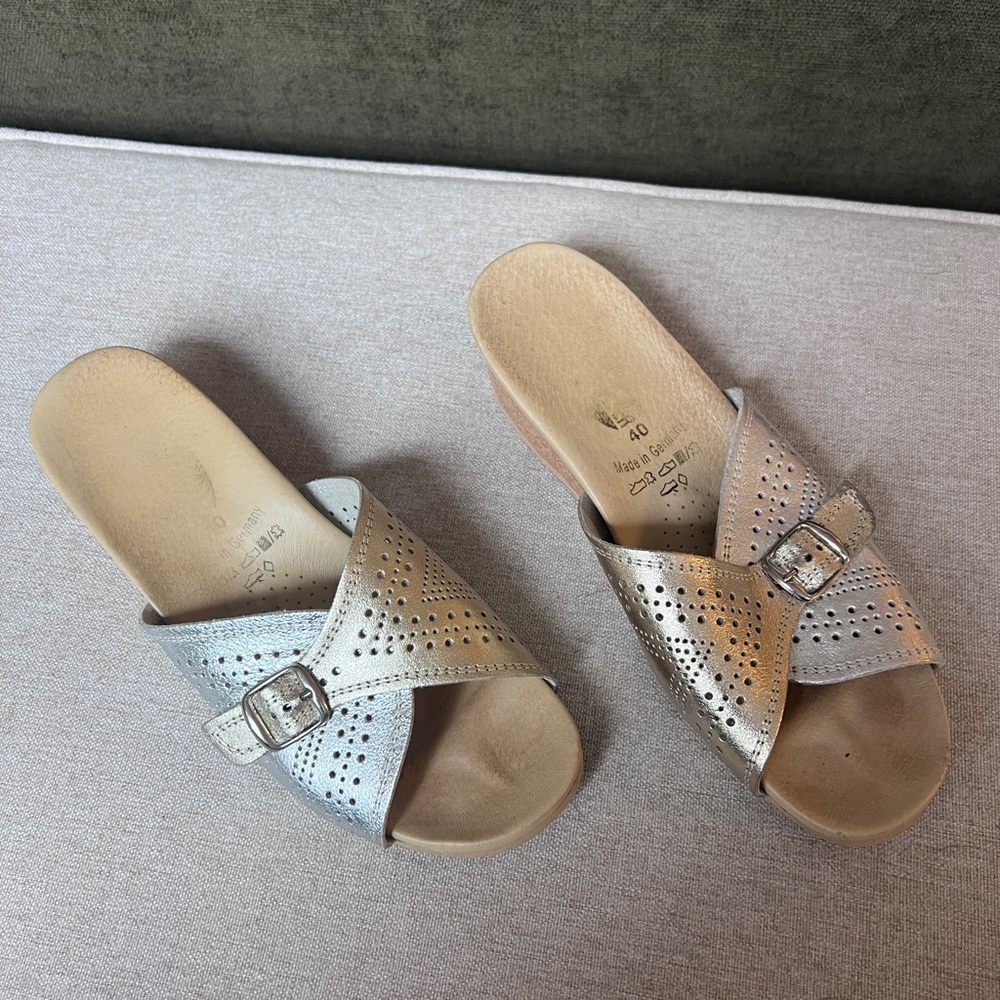 WORISHOFER Metallic Silver Buckle Slide Sandals - Picture 3 of 5
